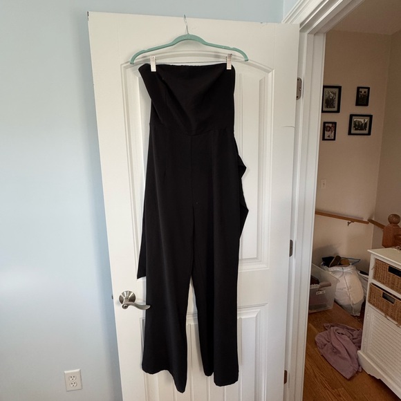 Elegant Black Jumpsuit - Picture 5 of 6